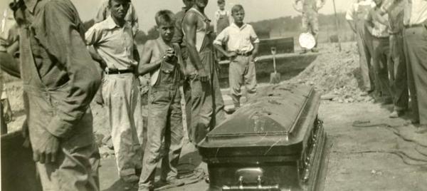 Le spoglie di Mother Jones vengono deposte a Mount Olive