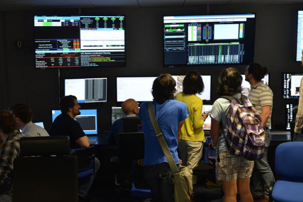 Évariste: La chasse au boson intermédiaire