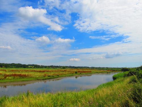 <br />
‎Il fiume Stour nei pressi di Manningtree, dove ebbe inizio la caccia alle streghe di ‎Matthew Hopkins.‎