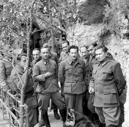 Partigiani jugoslavi nel 1944. A destra il maresciallo Josip Broz Tito.