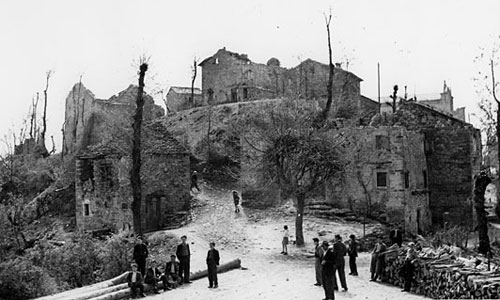 L'abitato distrutto di Monchio di Palagano dopo la strage del 18 marzo 1944