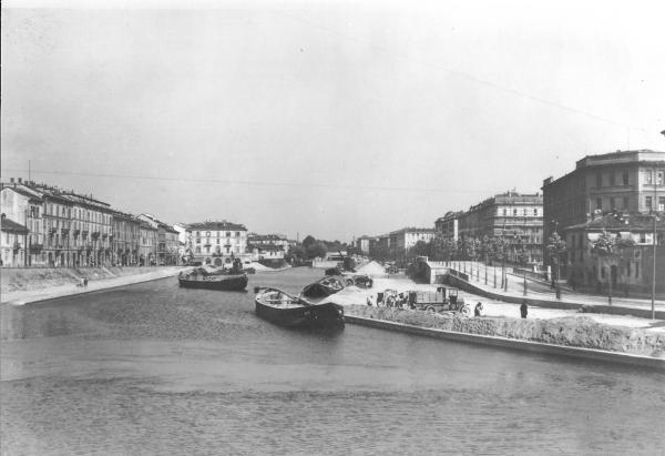 Naviglio ‎milanese (Darsena di Porta Ticinese?)‎