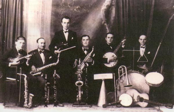 Secondo Casadei e la sua Orchestra, nel 1928 