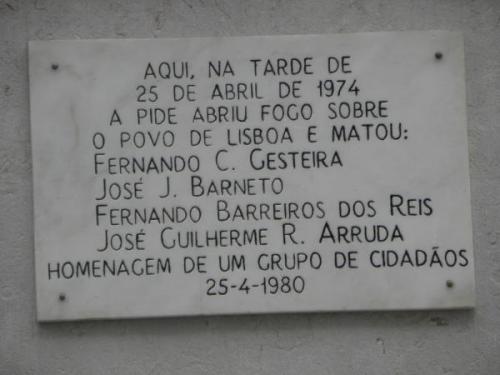 La lapide agli ultimi morti della dittatura portoghese