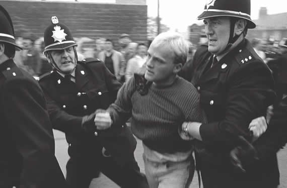 Durham, 1984. Arresto di ‎un minatore in sciopero‎<br />
