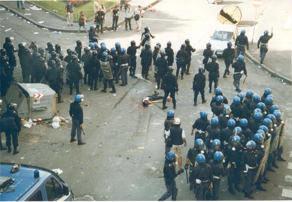 "Bastardo, tu l'hai ucciso con il tuo sasso!..."