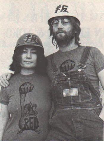 John & Yoko fotografati per Red Mole, 1971