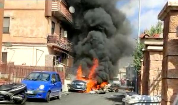 S.208 di Marco Meneghello in fiamme