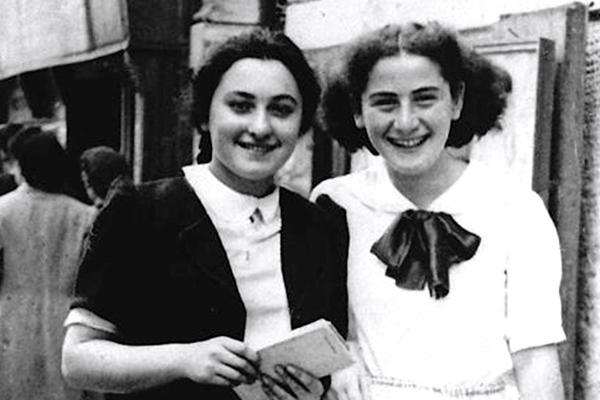 Selma Meerbaum-Eisinger (a destra) con l’amica Else Keren, Cernovizza, 1940.