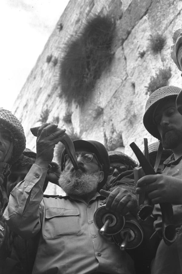  Army chief chaplain Rabbi Shlomo Goren blows the shofar in front of the western wall in Jerusalem. June 1967 CC BY-SA 4.0 Deed