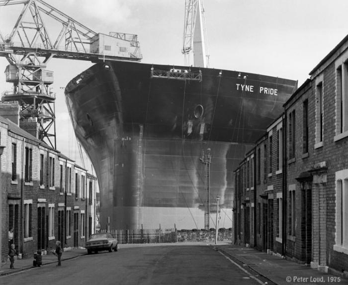 Tanker Tyne Pride, Leslie Street, Wallsend, 1975. Picture by Peter Loud