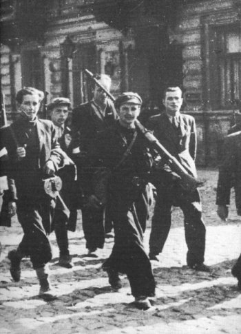 Combattenti ebrei nel ghetto di Varsavia, 1943