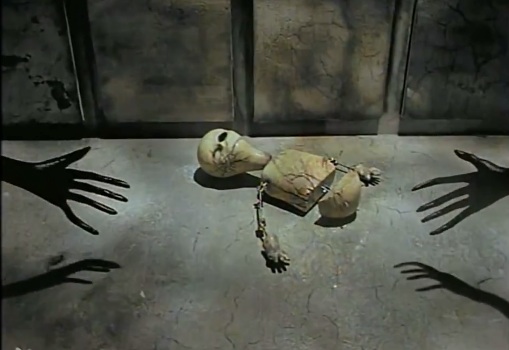 Prison Sex, fotogramma dal video di Adam Jones.