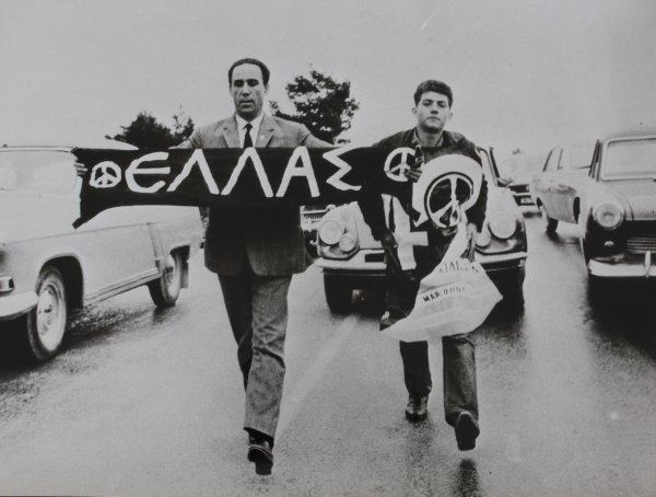 Σφύριξε (Η σφυρίχτρα made in U.S.A.)