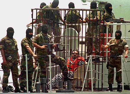 Abimael Guzmán durante il processo