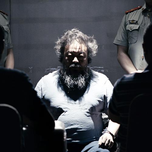 Ai Weiwei in un fotogramma dal video di “Dumbass”‎