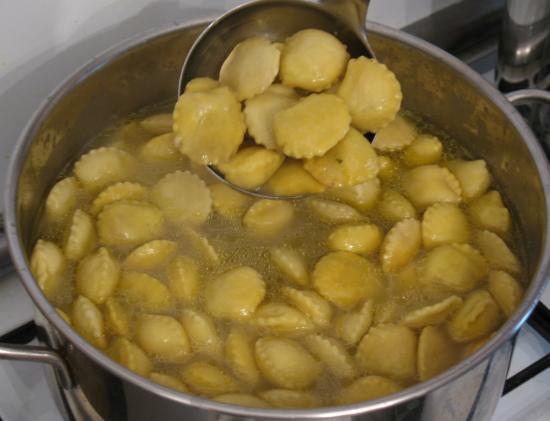 Pentolata di anolini in brodo (Anolén o Anvẽi)