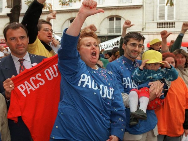 Francia 1999. Manifestazione di “brava gente” ‎contro le unioni civili (PACS)‎