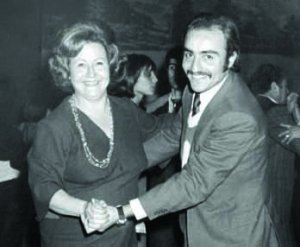 Néstor con la madre Azucena