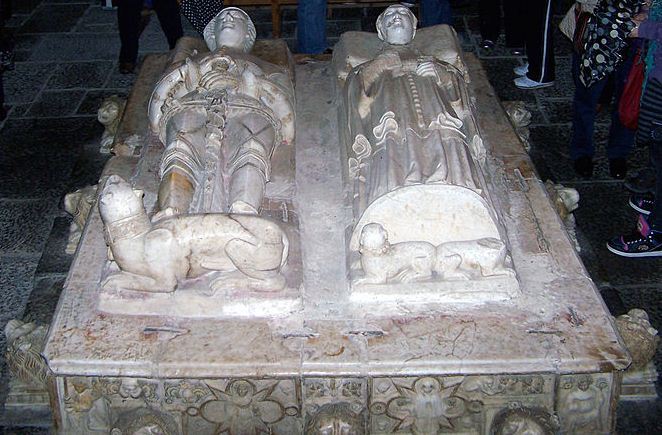 Calahorra: La tomba di Don Pedro López de Ayala, della moglie Leonor de Guzmán e dei loro cani di compagnia.