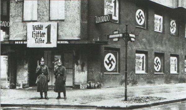 Berlino, gennaio 1933. Chiusura del night “Eldorado”, noto luogo di ritrovo della comunità omosessuale