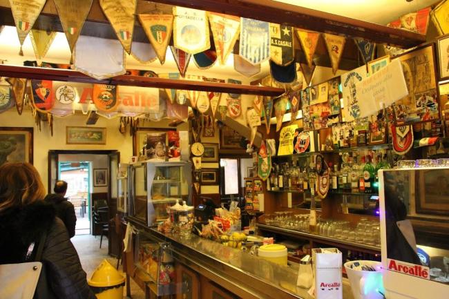 Livorno: interno del bar Civili. via del Vigna 55.
