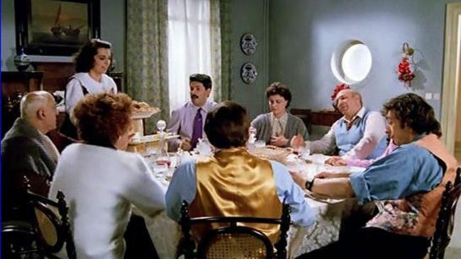 A tavola oggi ci si sta tutti e si lascia da parte tutto l'odio e il rancore