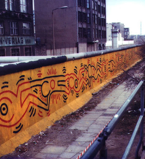 Berlin Wall, 1984. Human Chain painted by Keith Haring