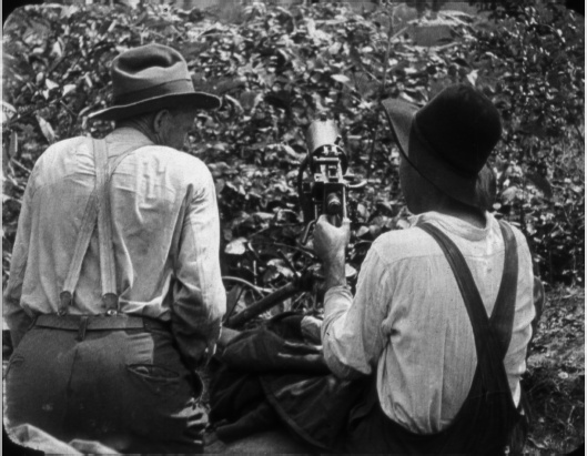 Minatori insorti con una mitragliatrice