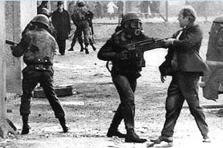 Derry, Irlanda del Nord, 30 gennaio 1972. All’inizio della Domenica di sangue: i primi scontri.