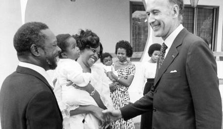 <br />
‎Giscard d’Estaing ‎con l’ “imperatore” centrafricano Bokassa‎