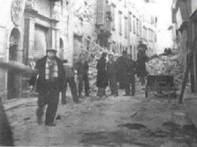 La Via Maestra di Poggibonsi dopo il bombardamento.