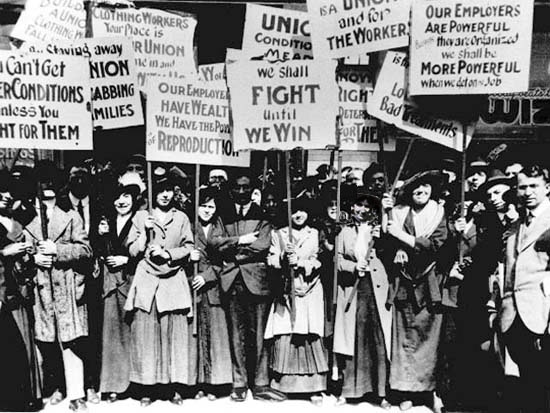 Women Strikers (maybe Lawrence, 1912)