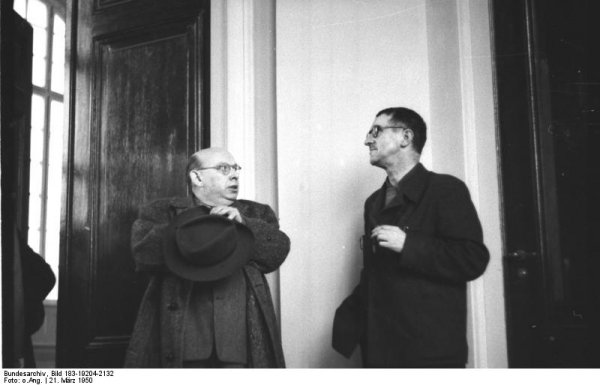Bertolt Brecht e Hanns Eisler a Berlino, 21 marzo 1950.