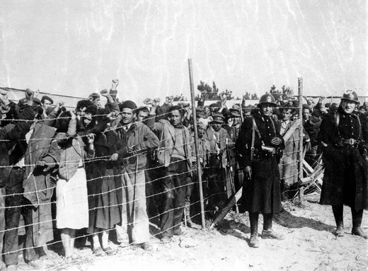 Argelès-sur-Mer, 1939. Campo di concentramento per rifugiati dalla Spagna (… e non c’è dubbio alcuno che si tratti di antifascisti!)