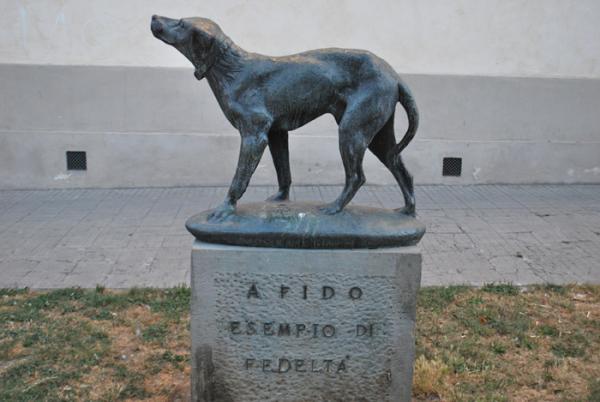 La statua del Cane Fido, Borgo San Lorenzo, Mugello