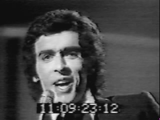 6 aprile 1974: Paulo de Carvalho canta E depois do adeus alla serata finale dell'Eurofestival.