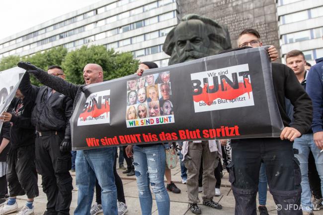 Chemnitz / Kamjenica (former Karl-Marx-Stadt in GDR times): Nazi demonstration in front of Karl Marx monument.