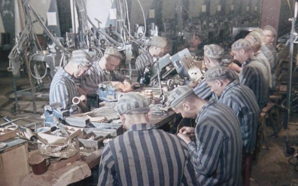 Prigionieri al lavoro a Dora