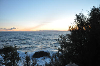 La Corsica vista da Pomonte, Isola d'Elba. A Corsica vista da Pomonte in l'Isula d'Elba.