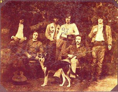 Crosby, Stills, Nash e Young in una foto "antichizzata". Gli altri due componenti del sestetto sono il bassista Calvin Samuels e il batterista Dallas Taylor.