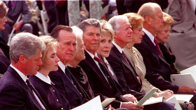 Sfilata di presidenti e ex presidenti ai funerali di Richard Nixon