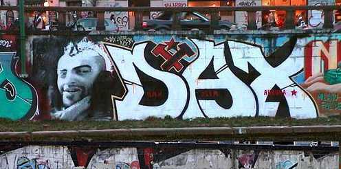 Murales dedicato dal CS Orso a Davide "Dax" Cesare. Il murales è stato poi fatto cancellare dalla giunta milanese.