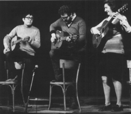 1966: Ivan Della Mea (a sinistra), Paolo Pietrangeli e Giovanna Marini in concerto.