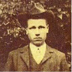 Enrico Guccini detto Merigo (1887-1963) nella celebre foto della famiglia Guccini pubblicata sulla copertina di  "Radici"