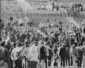 Prigionieri nell’Estadio Nacional di Santiago, settembre 1973.
