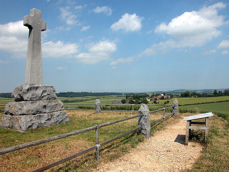 Il campo di battaglia di Flodden con lo scarno monumento commemorativo.