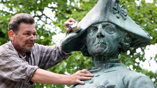 Friedrich der Große ogni tanto va restaurato, ché se lo cagano i piccioni...