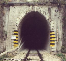 L'imbocco sud della Galleria delle Armi.