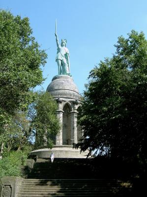 Lo Hermannsdenkmal (Monumento a Arminio) a Detmold.